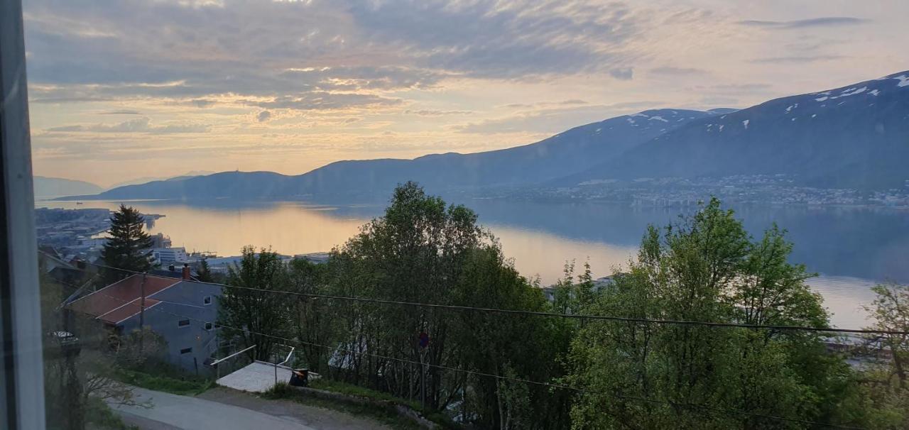 Tromsoapartment Silent Area With View I Have Warm Caravan For Rent Same Place, 4 People Appartement Tromsø