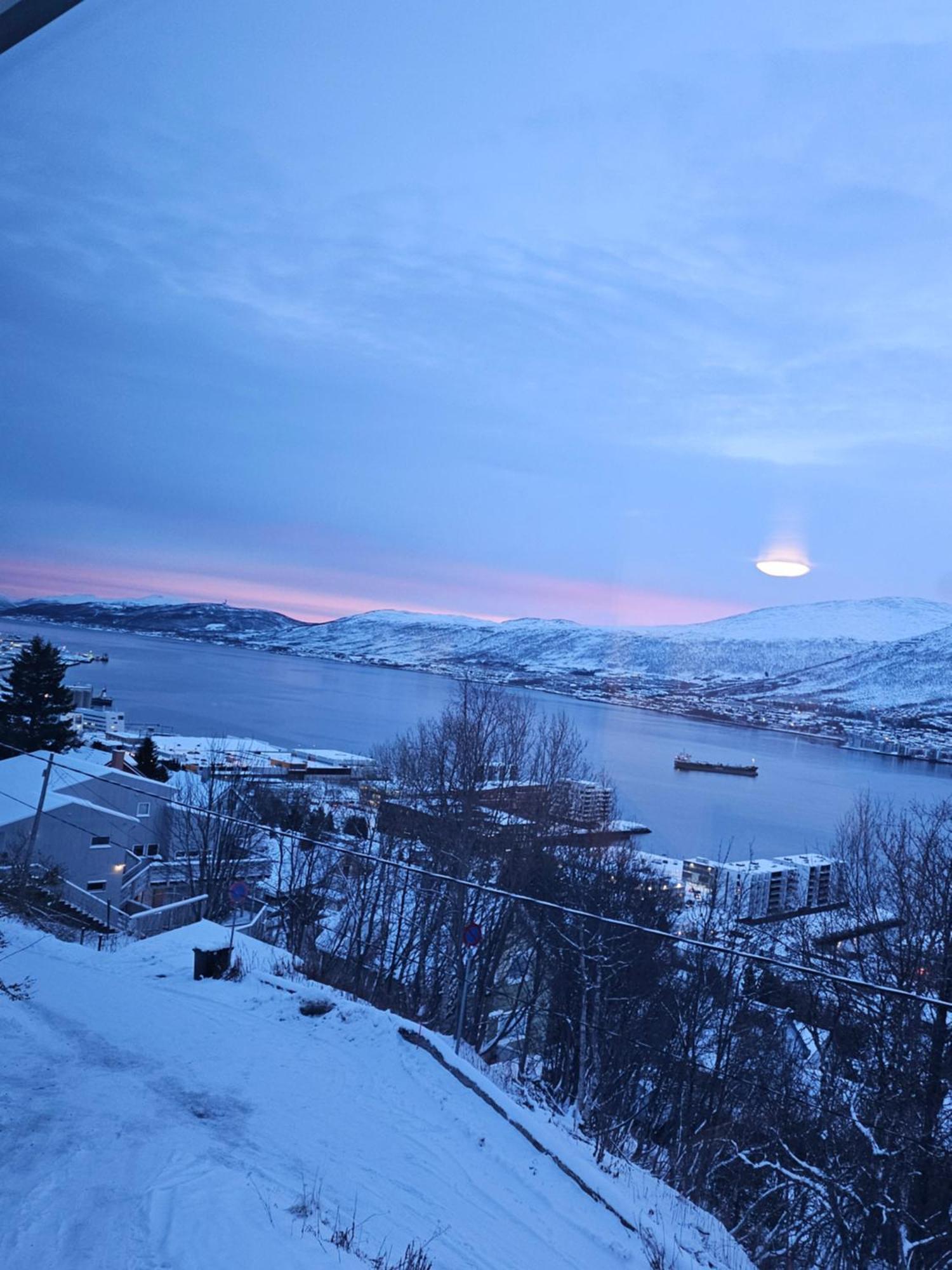 Appartement Tromsoapartment Silent Area With View I Have Warm Caravan For Rent Same Place, 4 People *