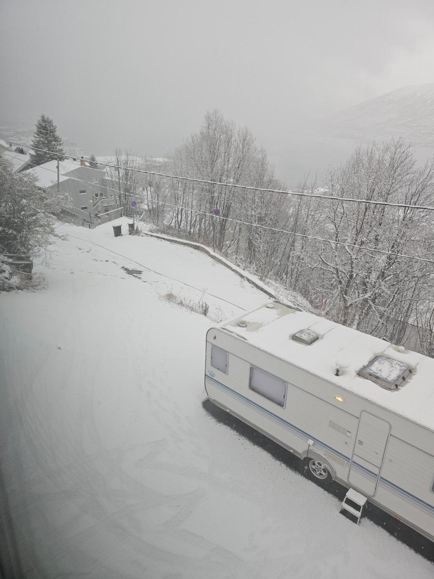 Appartement Tromsoapartment Silent Area With View I Have Warm Caravan For Rent Same Place, 4 People *