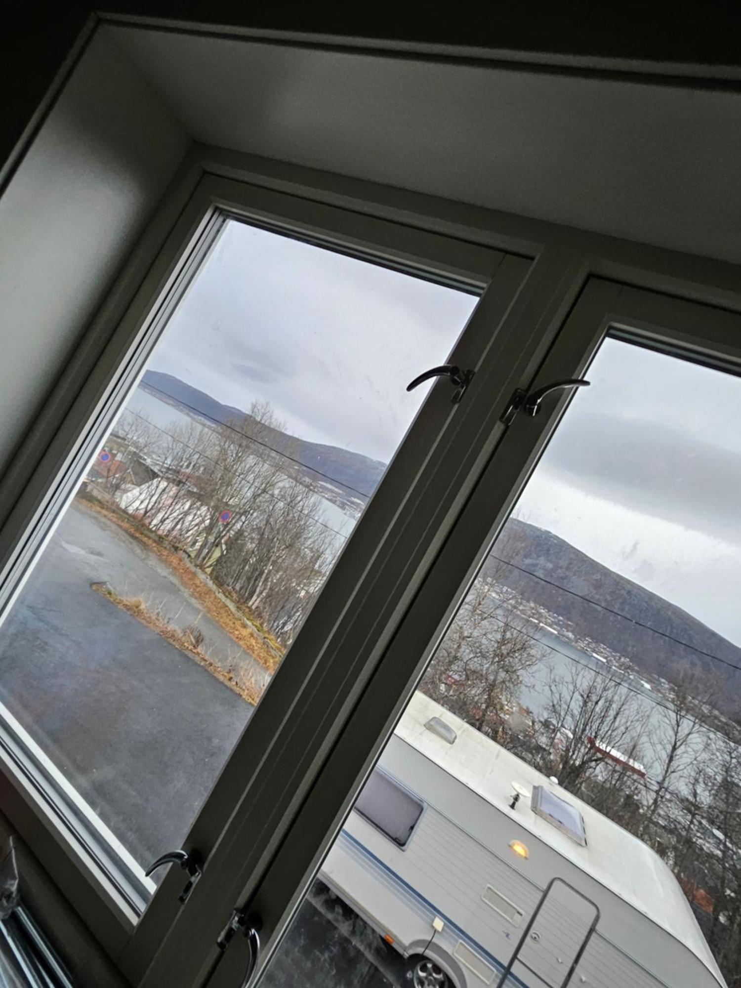Tromsoapartment Silent Area With View I Have Warm Caravan For Rent Same Place, 4 People Appartement Tromsø